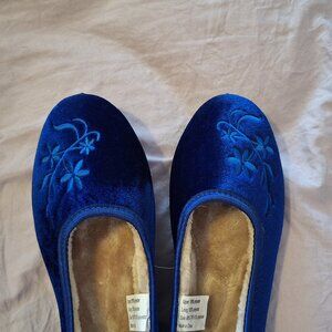 Woman's Velvet Slippers/Shoes
